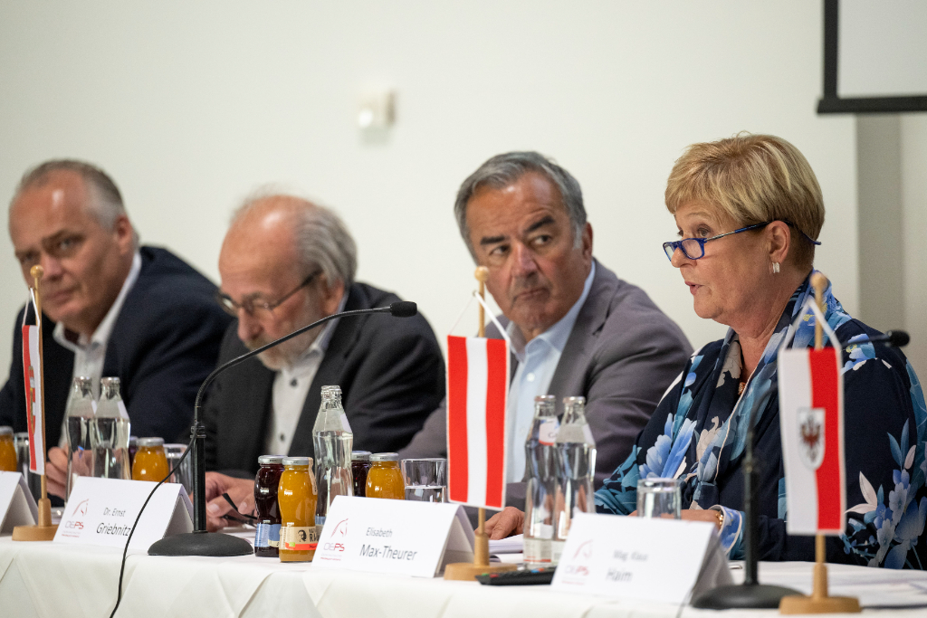 Elisabeth Max-Theurer wurde bei der Generalversammlung des österreichischen Pferdesportverbandes bereits um fünften Mal in Folge als Präsidentin wiedergewählt. © OEPS/ Andreas Schaad