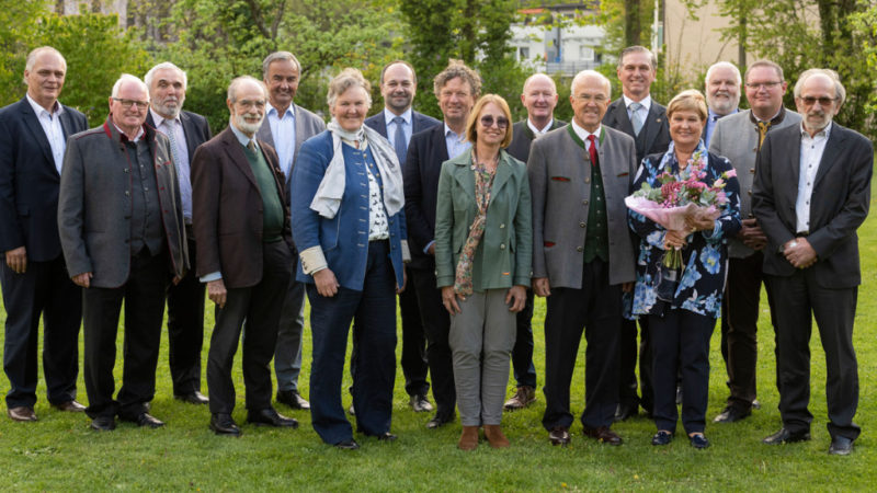 Die neue/alte Präsidentin des OEPS, Elisabeth Max-Theurer, gemeinsam mit ihrem scheidenden, und dem neuen Direktorium! © OEPS/ Andreas Schaad