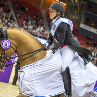 Cathrine Dufours Cassidy kehrt nach Herning zurück! Er vertritt Boxennachbarin Freestyle bei den Siegerehrungen. © Arnd Bronkhorst