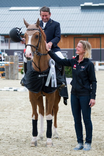 Hugo und seine Frau Margit Simon bei der Siegerehrung i Glock Horse Performance Center 2013 in Treffen. © Nini Schäbel