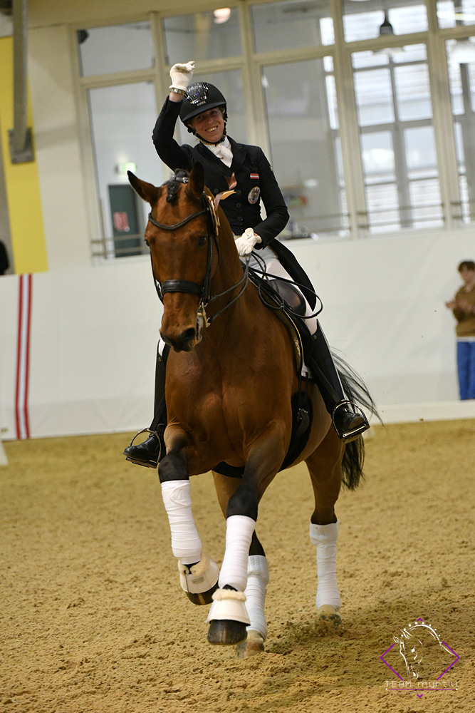 Turnier-Veranstalterin Astrid Neumayer (OÖ) gibt beim CDI3* ihr Comeback mit EM-Pferd Sir Simon! © Pferdezentrum Stadl-Paura