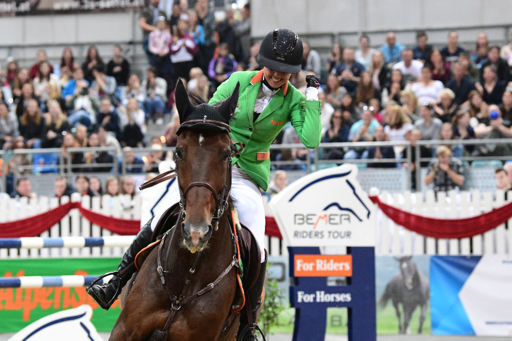 Mit Lena Binder ist eine von Österreichs größten Nachwuchshoffnungen am Start in der Arena Nova. © HORSIC