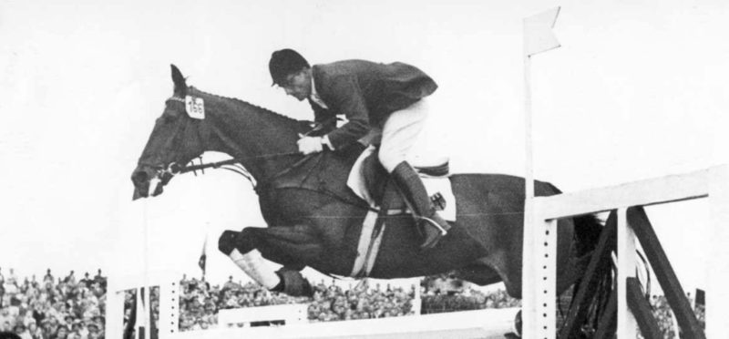 "Wunderstute" Halla trug ihren verletzten Reiter Hans Günter Winkler (GER) fehlerfrei über den zweiten Umlauf des Olympia-Springens von 1956 in Stockholm (SWE). Die beiden gewannen Einzel- und Mannschaftsgold. © FB: CHIO Aachen