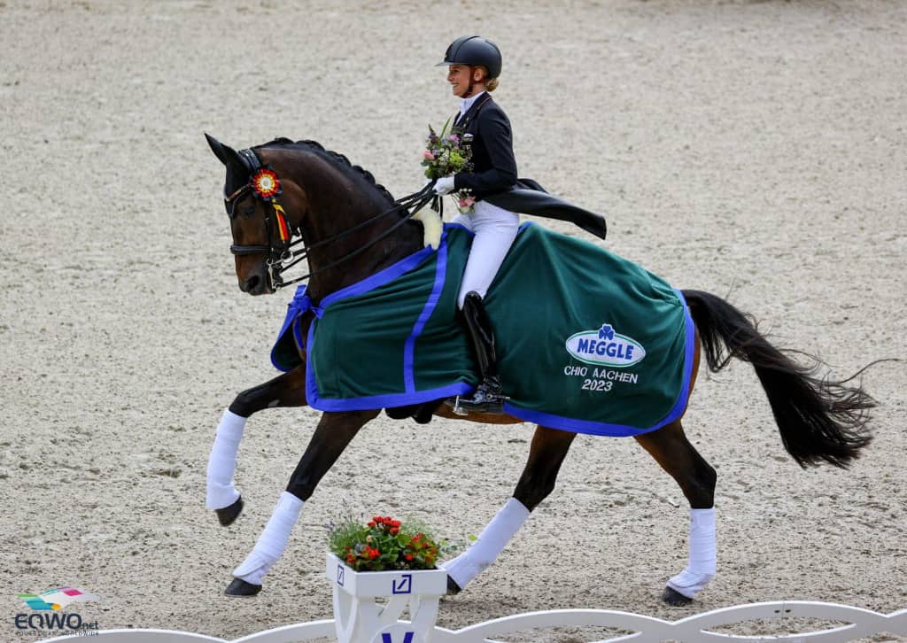 Sie sind auch weiterhin die aktuellen Führenden der Weltranglisten der Dressur-Athlet:innen und Dressur-Pferde: Jessica von Bredow-Werndl (GER) und TSF Dalera BB. © EQWO.net/ Petra Kerschbaum