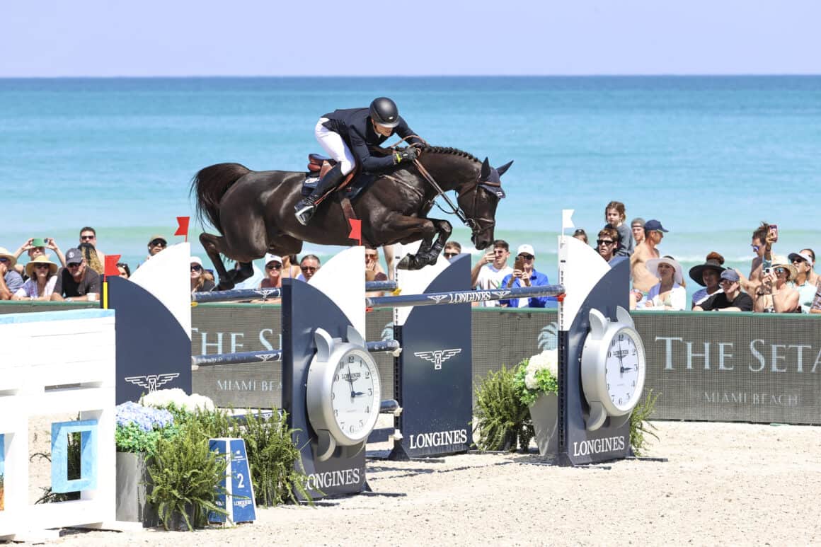 Wow! Max Kühner (T) galoppierte auf Cooley Jump The Q als schnellster ins Ziel und verpasste aufgrund eines Fehlers den Coup im Großen Preis von Miami Beach - Rang zwei! © LGCT
