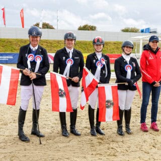 Drei Paradressur-Reiter:innen und eine Dressurreiterin vertreten die österreichischen Farben beim Maimarkt-Turnier in Mannheim. © www.sportfotos-lafrentz.de/Stefan Lafrentz