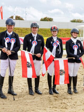 Drei Paradressur-Reiter:innen und eine Dressurreiterin vertreten die österreichischen Farben beim Maimarkt-Turnier in Mannheim. © www.sportfotos-lafrentz.de/Stefan Lafrentz