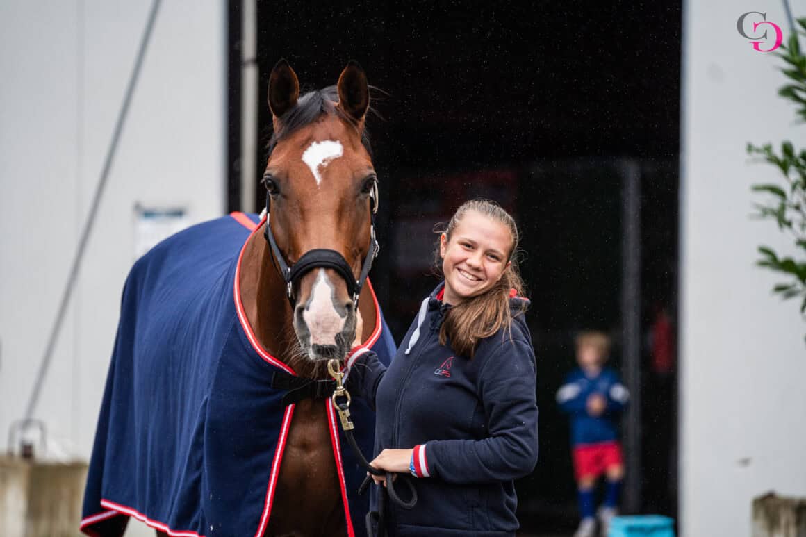 Grund zur Freude: Katharina Zajic (W) qualifiziert sich bei der Junioren-EM im belgischen Opglabbeek für das Kür-Finale der besten 18 Starter:innen. © Carina Grosch