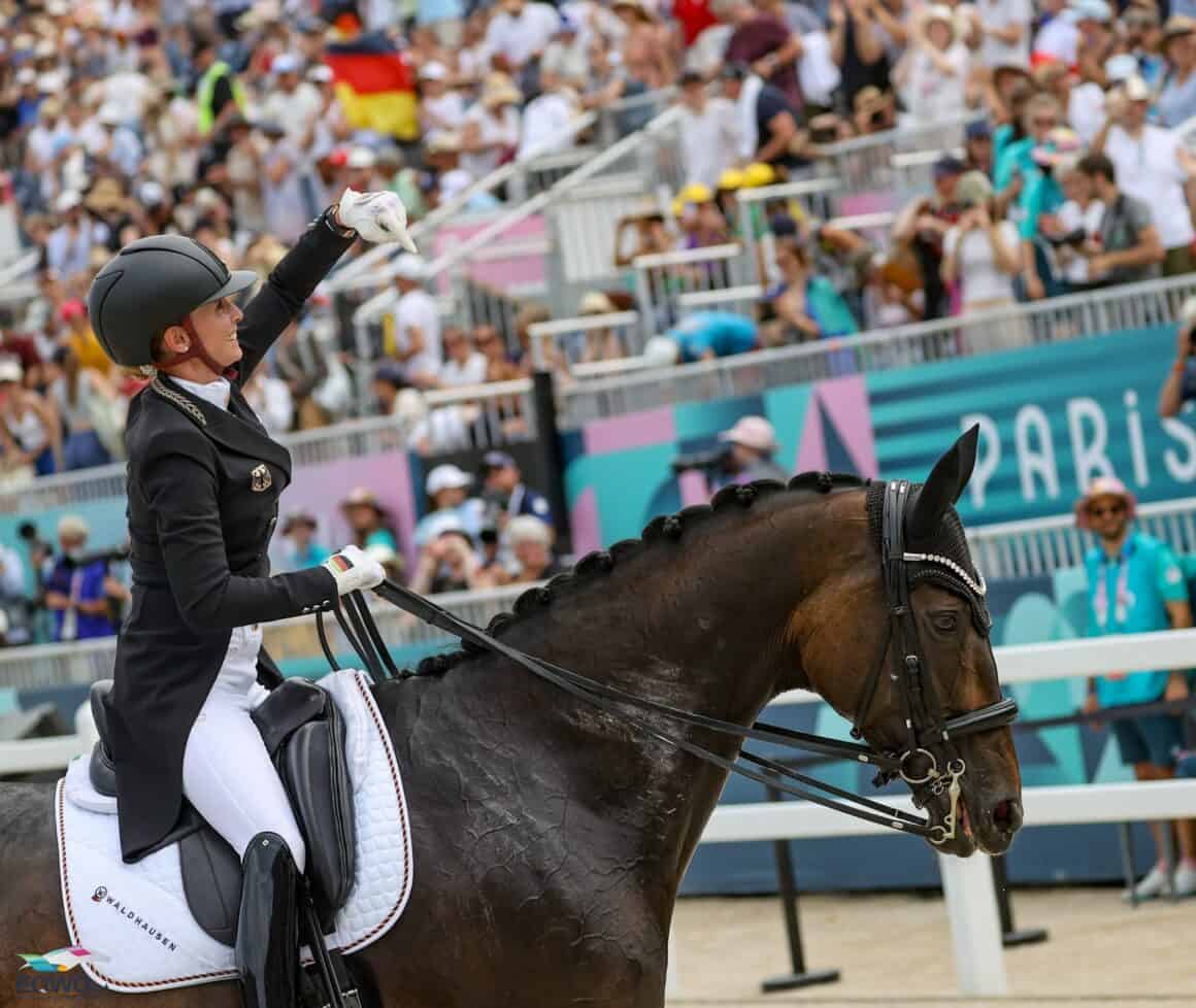 17 Jahre jung und am besten Wege ihren dritten Olympia-Sieg einzufahren: TSF Dalera BB unter Jessica von Bredow-Werndl (GER). © EQWO.net | Petra Kerschbaum