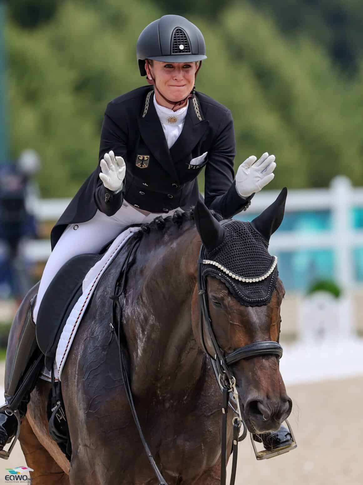 Olympische Spiele: Jessica von Bredow-Werndl (GER) jubelte nach ihrem Grand Prix erleichtert! © EQWO.net | Petra Kerschbaum