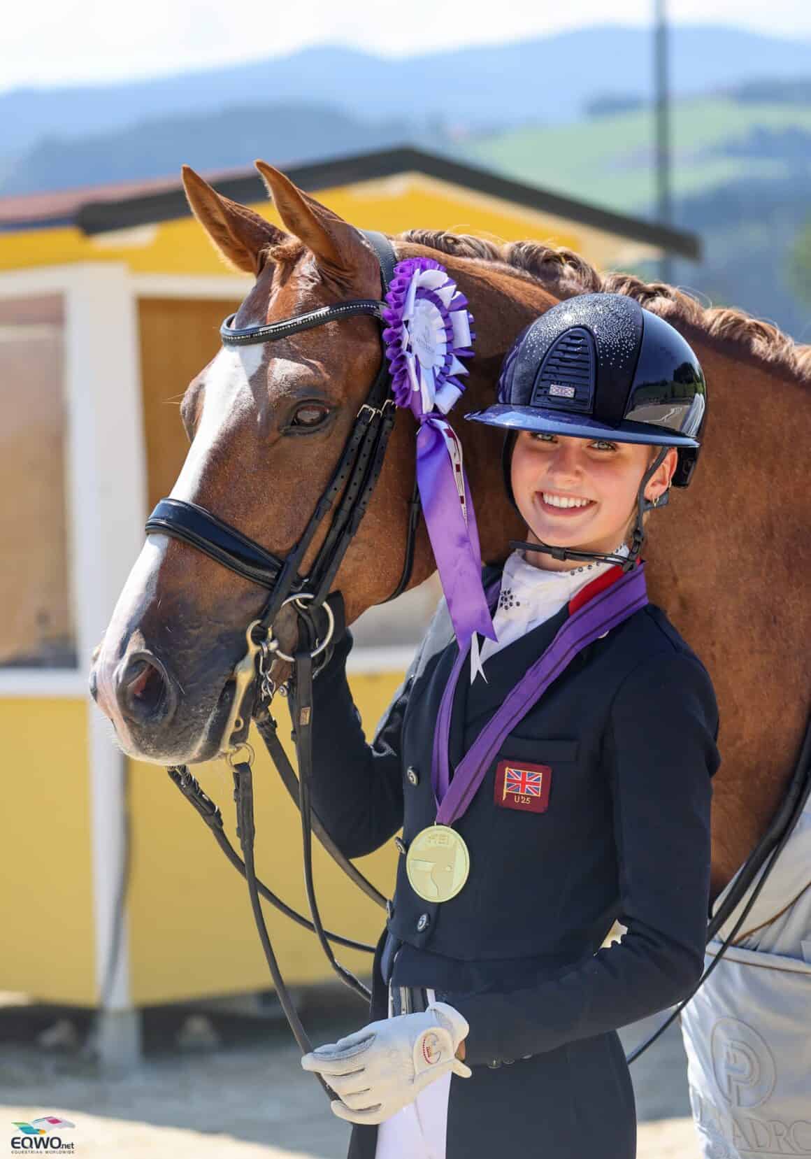 Europameister! Annabella Pidgley (GBR) und Gio sicherten sich mit neuer persönlicher Bestleistung die Goldmedaille in der U25-Kür. © EQWO.net | Petra Kerschbaum