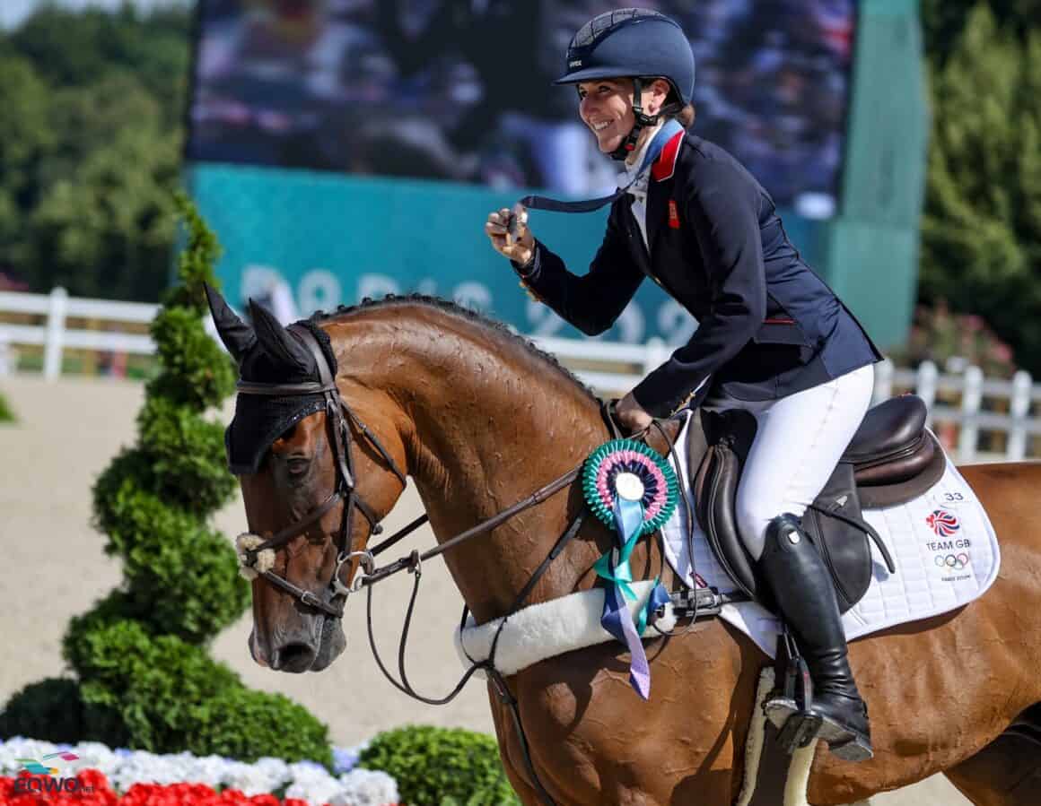 Team-Gold und Einzel-Bronze: Laura Collett (GBR) jubelte über gleich zwei Medaillen bei den Olympischen Spielen in Paris! © EQWO.net | Petra Kerschbaum