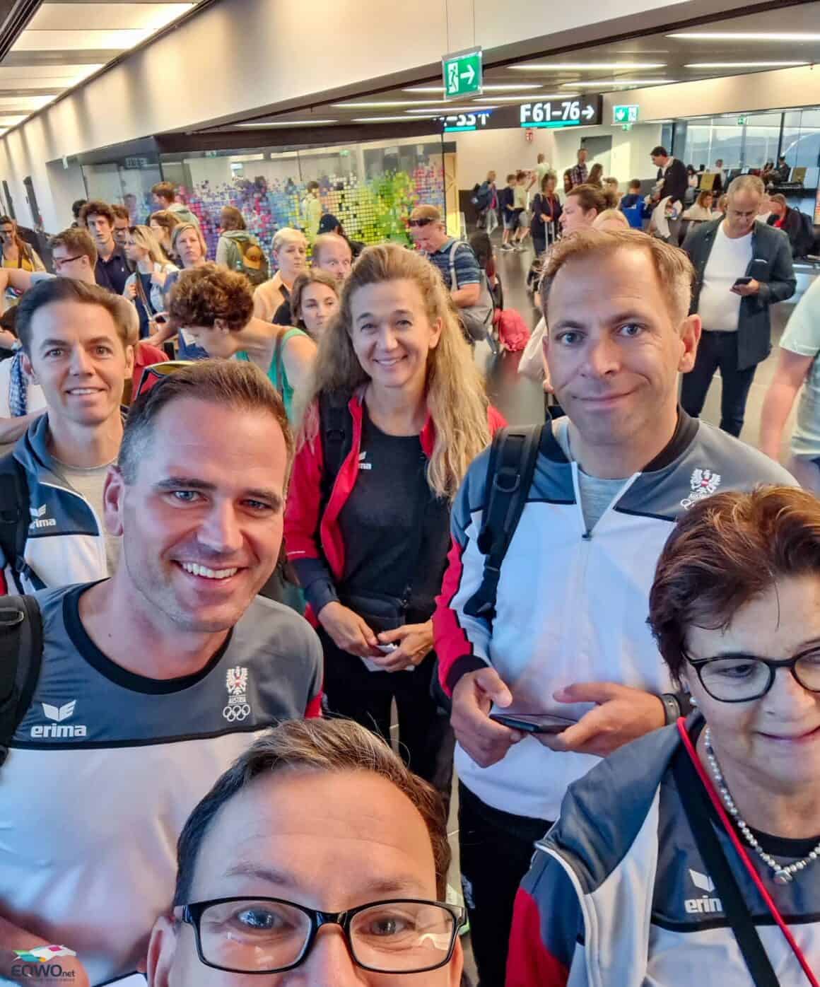 Anreise mit dem österreichischen Dressurteam: Petra traf am Flughafen auf Stefan Lehfellner, Diana Wünschek und Christian Schumach. © EQWO.net | Petra Kerschbaum