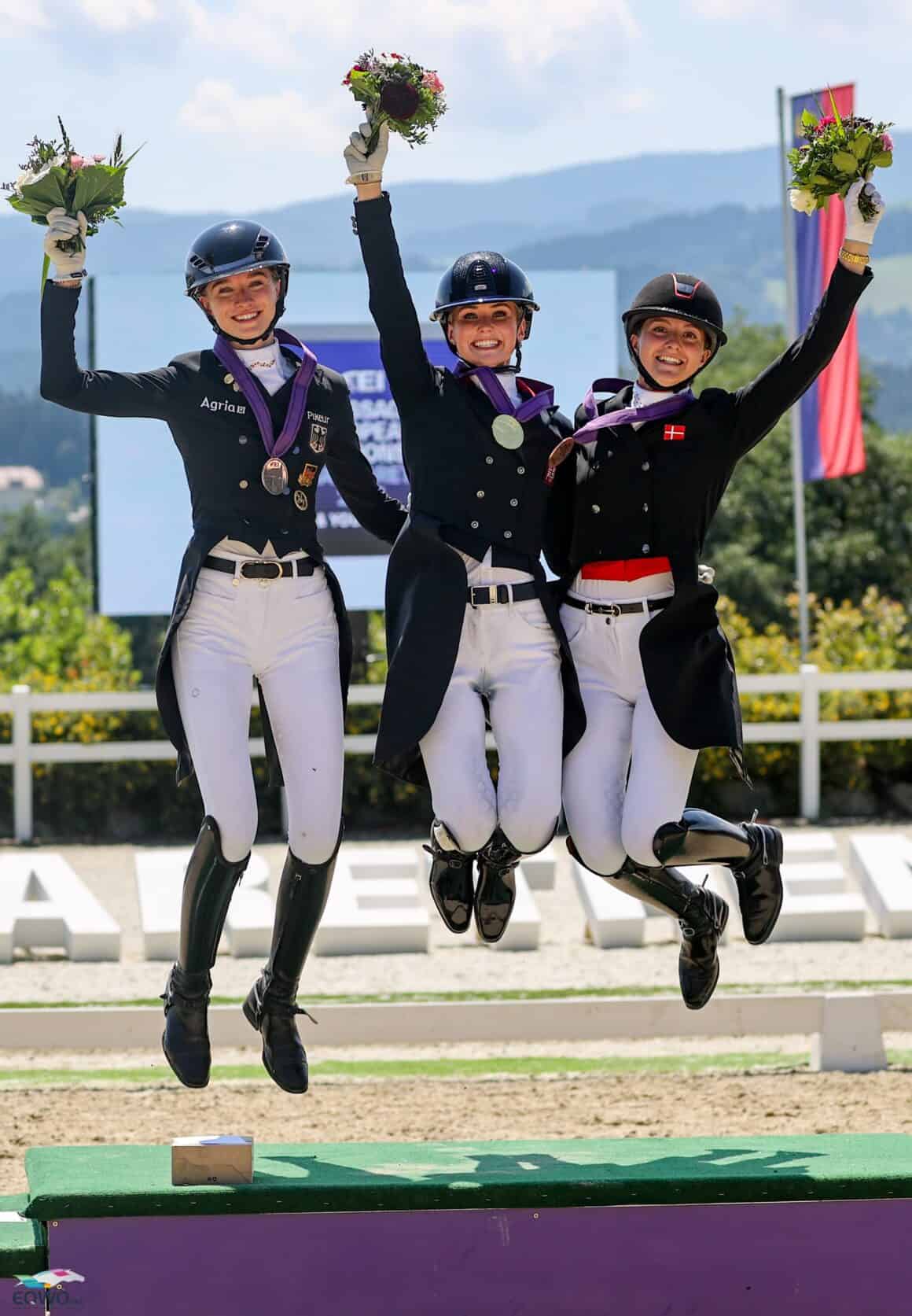 Das U25-Podium bei der Europameisterschaft in St. Margarethen: Annabella Pidgley gewinnt vor Helen Erbe und Sophia Ludvigsen. © EQWO.net | Petra Kerschbaum