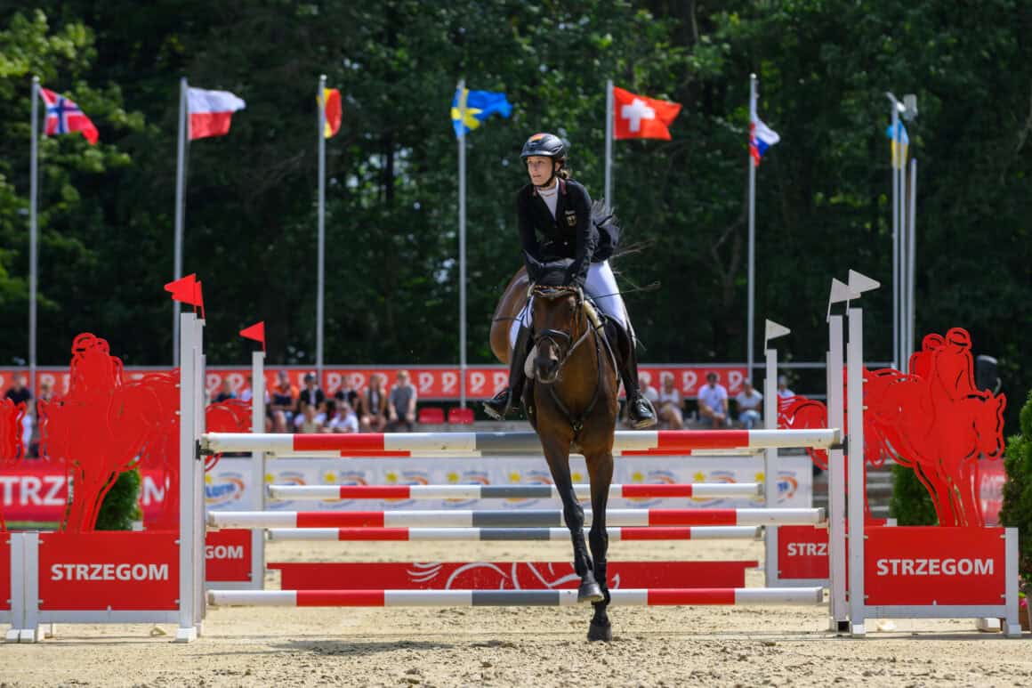 Hannah Busch (GER) sicherte sich EM-Gold bei den Junioren. Mit dem deutschen Team konnte sie zusätzlich die Gold-Medaille im Teambewerb gewinnen. © FEI/Leszek Wójcik