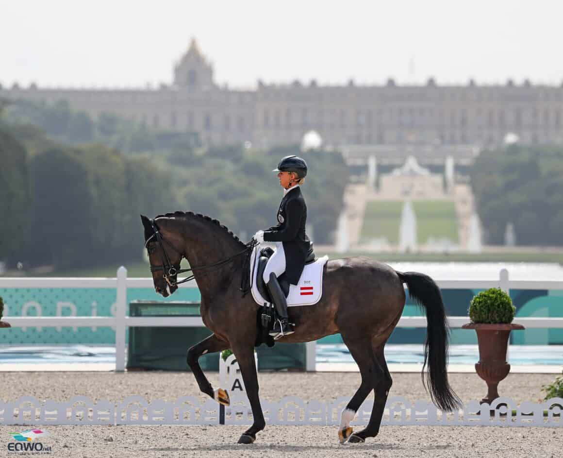 Die olympische Grand Prix Freestyle vor atemberaubender Kulisse: Victoria Max-Theurer (OÖ) und Abegglen FH NRW. © EQWO.net | Petra Kerschbaum