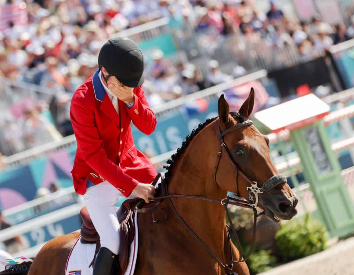 Große Emotionen bei Karl Cook (USA)! Nach einer zu engen Wendung hatte Caracole de la Roque die ersten beiden Abwürfe bei den olympischen Spielen. © EQWO.net | Petra Kerschbaum