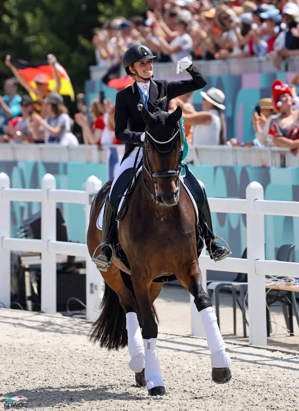 Unglaublich! Jessica von Bredow-Werndl (GER) und TSF Dalera BB werden auch in Paris Doppel-Olympiasiegerinnen. © EQWO.net | Petra Kerschbaum