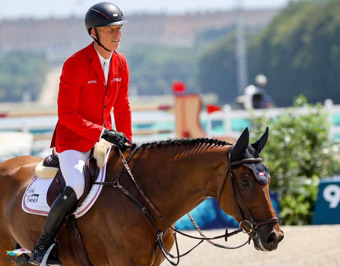 Max Kühner (T) und Elektric Blue P bewältigen den ersten olympischen Parcours mit nur einem Abwurf. © EQWO.net | Petra Kerschbaum