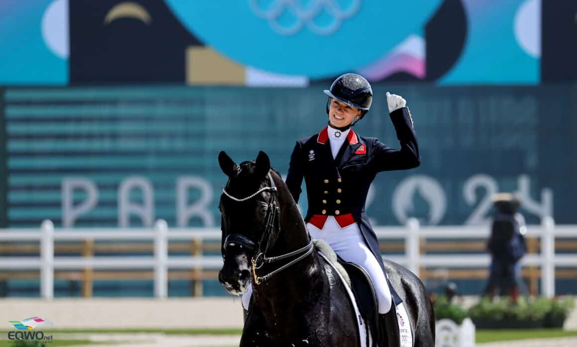 Lottie Fry (GBR) und Glamourdale freuen sich in Parus überraschend nach Team-Bronze auch über die Bronze-Medaille im Einzel. © EQWO.net | Petra Kerschbaum