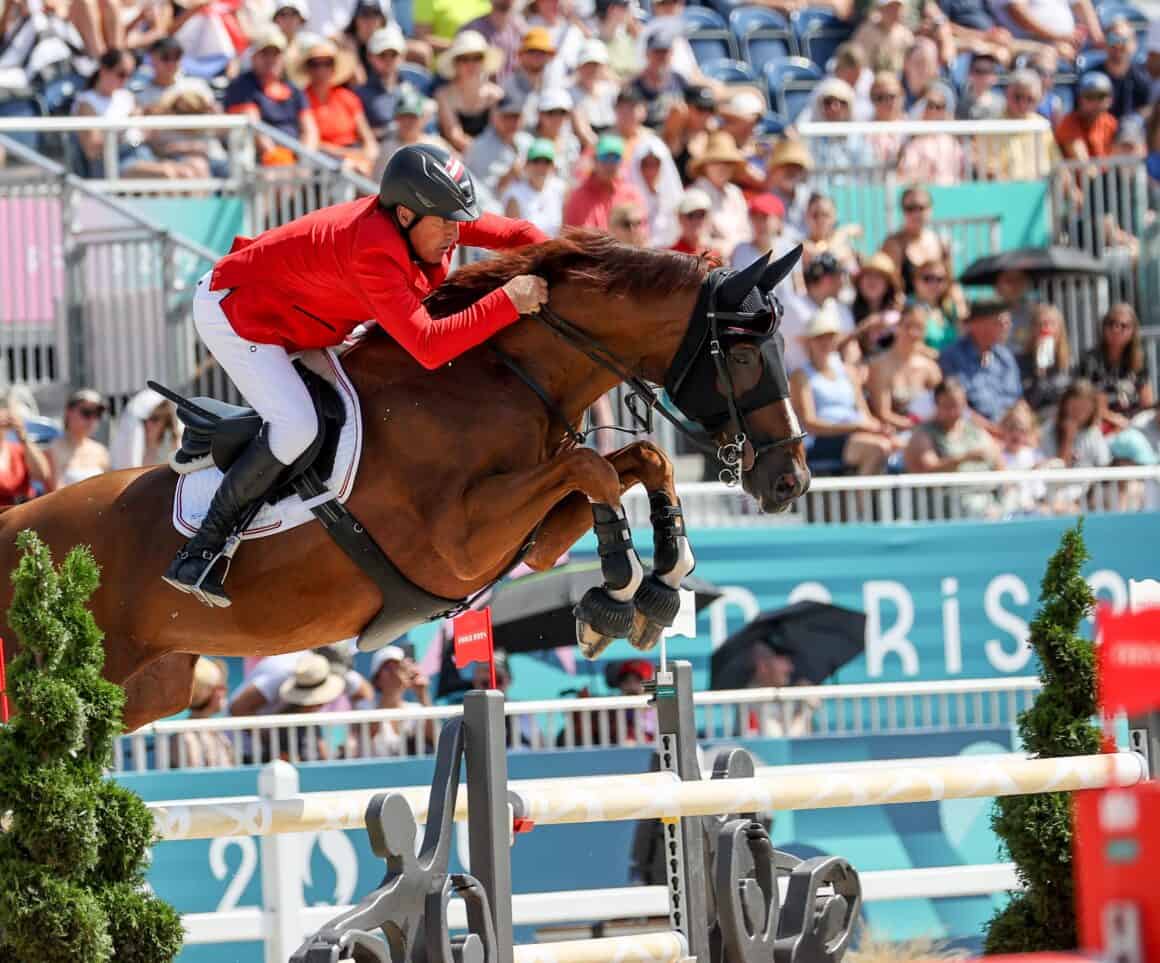 Gerfried Pucks (T) und Naxcel V verließen den ersten olympischen Parcours mit acht Fehlerpunkten. © EQWO.net | Petra Kerschbaum