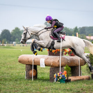 Die erst 13-jährige Livia Sterovsky (NÖ) konnte in ihrer ersten Zwei-Sterne-Prüfung auf Anhieb eine Platzierung erreiten. © kaskal