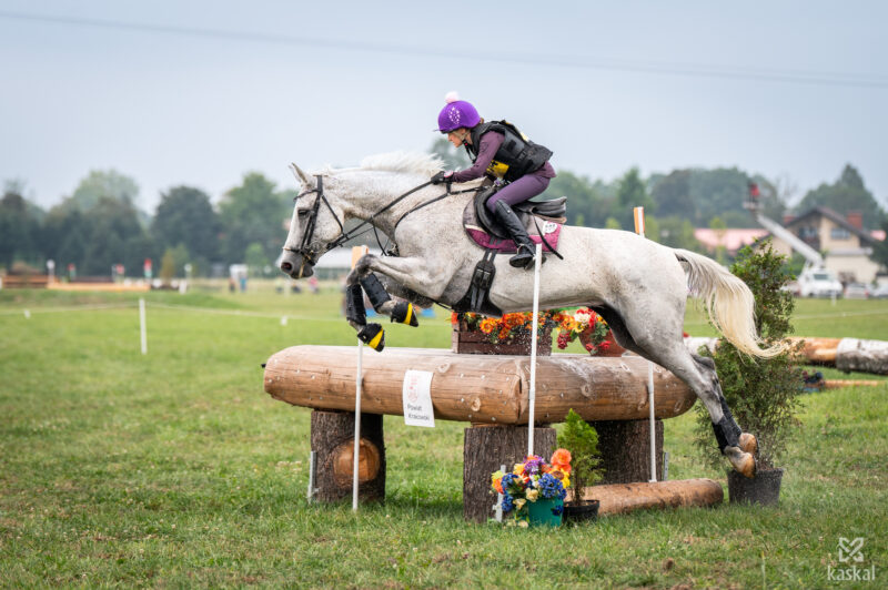 Die erst 13-jährige Livia Sterovsky (NÖ) konnte in ihrer ersten Zwei-Sterne-Prüfung auf Anhieb eine Platzierung erreiten. © kaskal