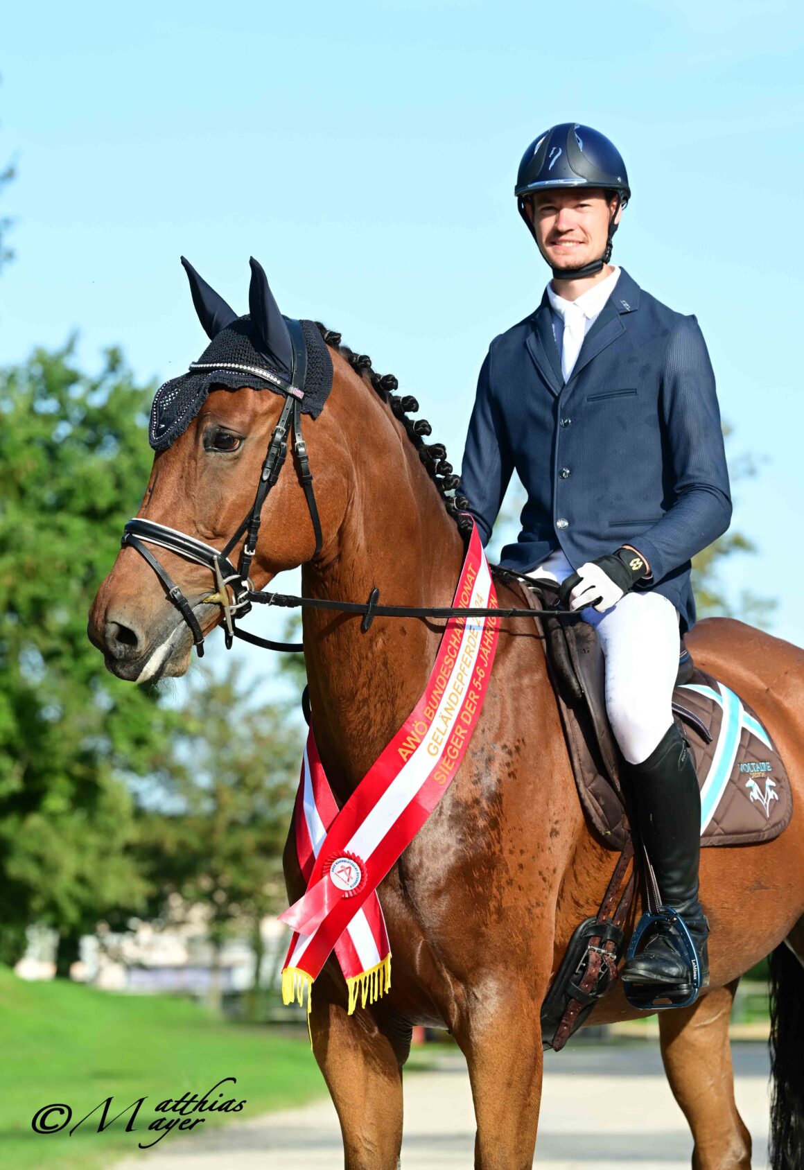 Titelverteidiger Casper von Rosenberg v. Cayado galoppierte unter Michael Spörk zum zweiten Mal zum Bundeschampionatstitel der 5-6jährigen Vielseitigkeitspferde. © Matthias Mayer