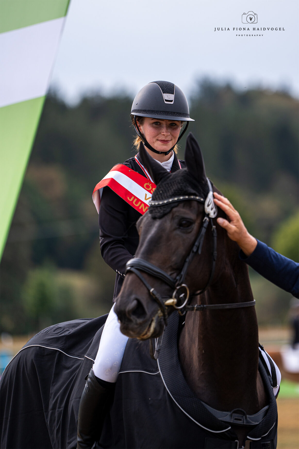 Magdalena Stettinius (S) und ihr AWÖ-Wallach Nojettno dürfen sich über den Österreichischen Meistertitel bei den Jungen Reitern freuen. © Julia Fiona Haidvogel Photography