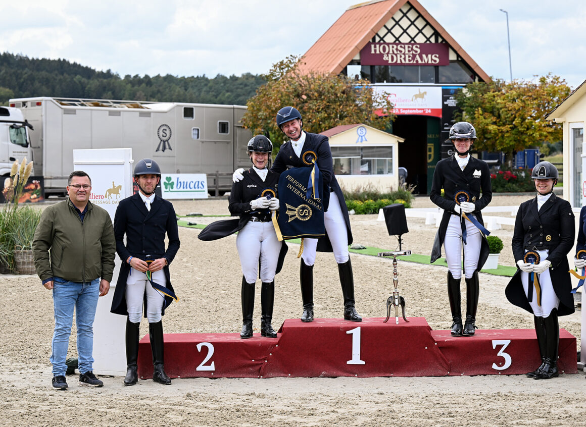 Isabell Werth (GER) sicherte sich im Grand Prix Special den Sieg mit D'Avie FRH. Besitzerin Lisa Müller (GER) landete auf Rang drei. © Foto Dirk Rüchel