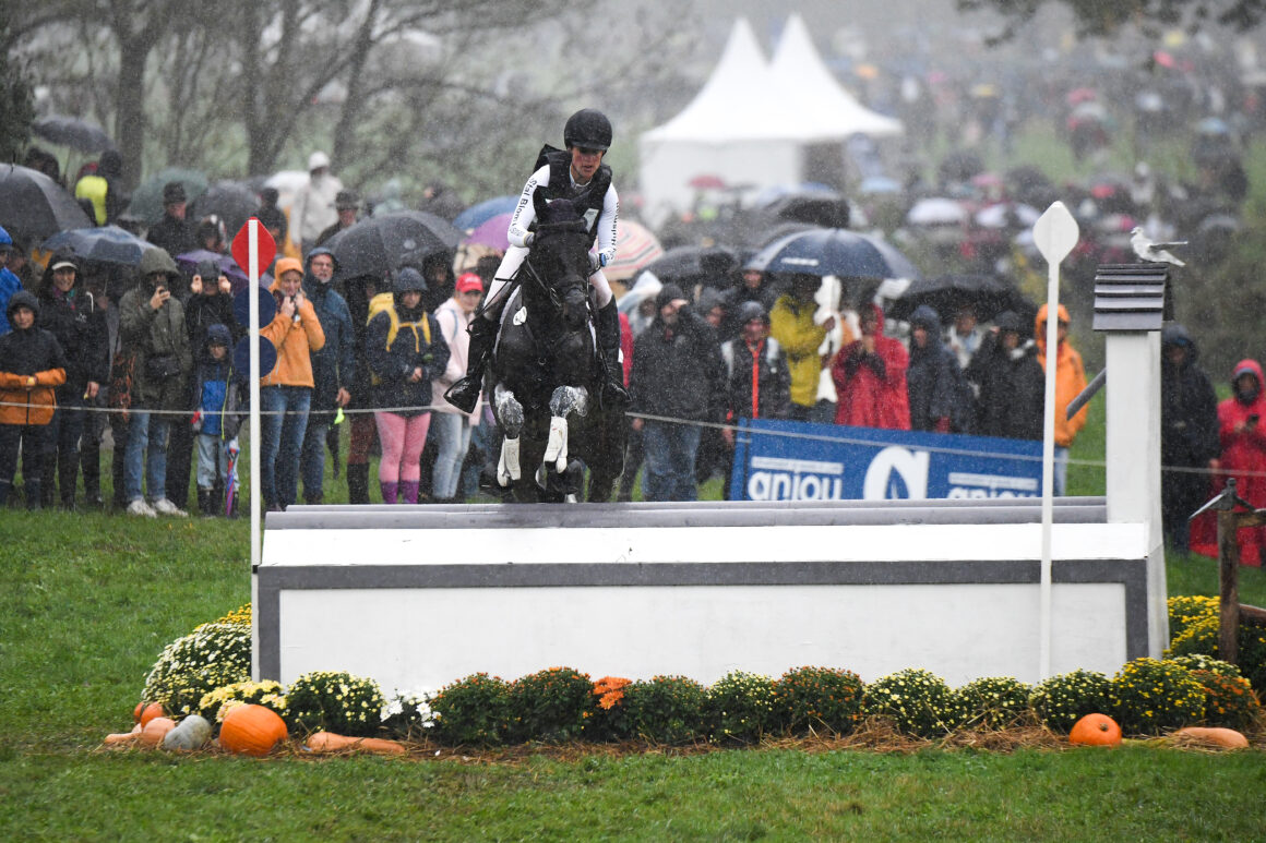 Killer Queen v. I’m Special de Muze wurde unter ihrer Reiterin Merel Blom-Hulsman (NED) Weltmeisterin der sechsjährigen Geländepferde. © FEI/Ecary