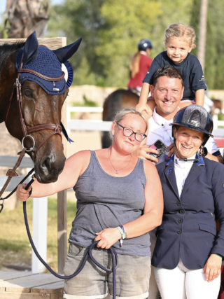 Victoria und Mario Bichler (T) jubelt in Spanien über zwei Siege in der CSI1* Bronze Tour. © FB: Bichler Mario / 1clickphoto