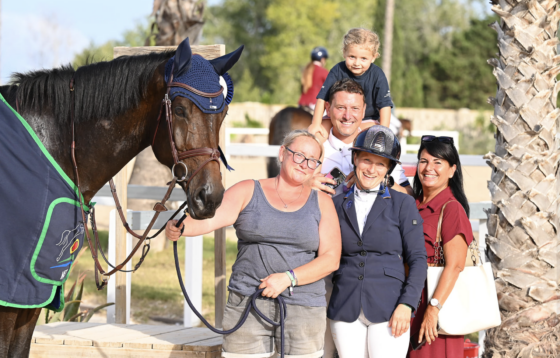 Victoria und Mario Bichler (T) jubelt in Spanien über zwei Siege in der CSI1* Bronze Tour. © FB: Bichler Mario / 1clickphoto