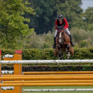 Carla Wanko (W) war gleich mit drei Pferden im italienischen San Giovanni am Start. © IG: carla_showjumping