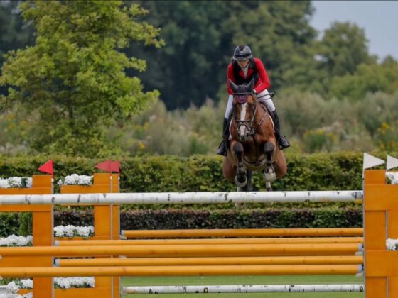 Carla Wanko (W) war gleich mit drei Pferden im italienischen San Giovanni am Start. © IG: carla_showjumping