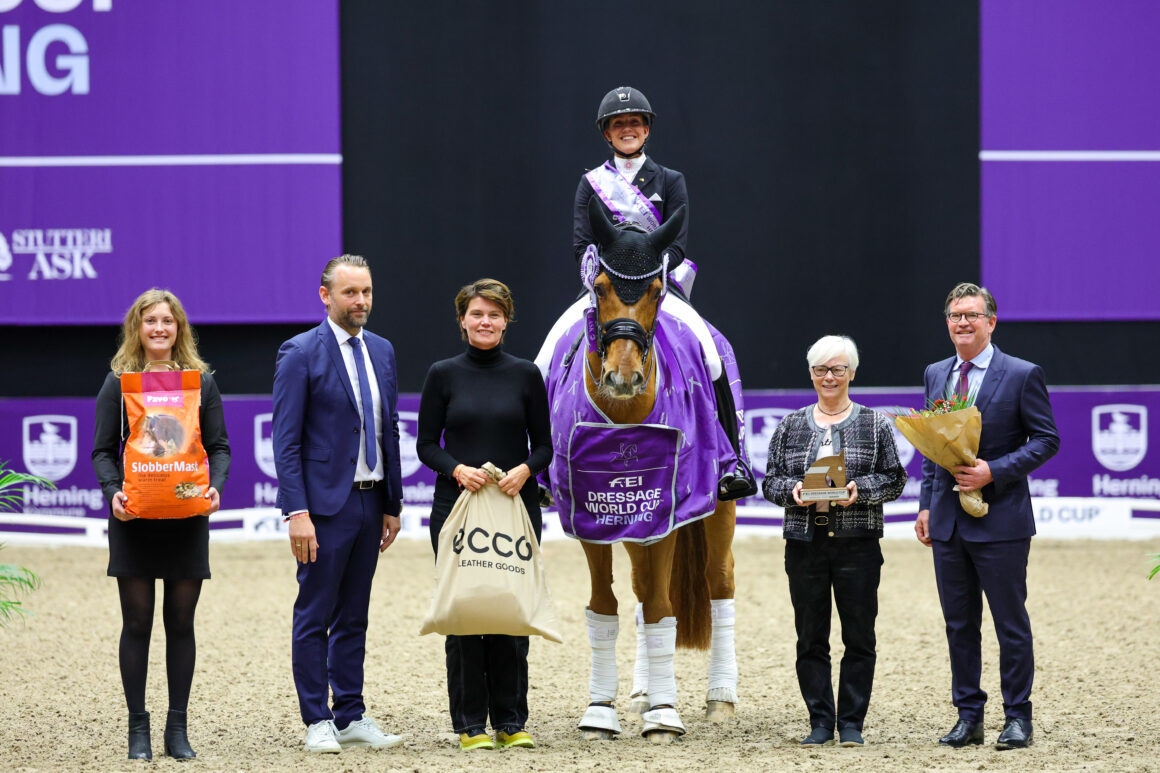 Cathrine Laudrup-Dufour (DEN) sichert sich in Herning den ersten Weltcup-Sieg der Saison 2024/25. © FEI