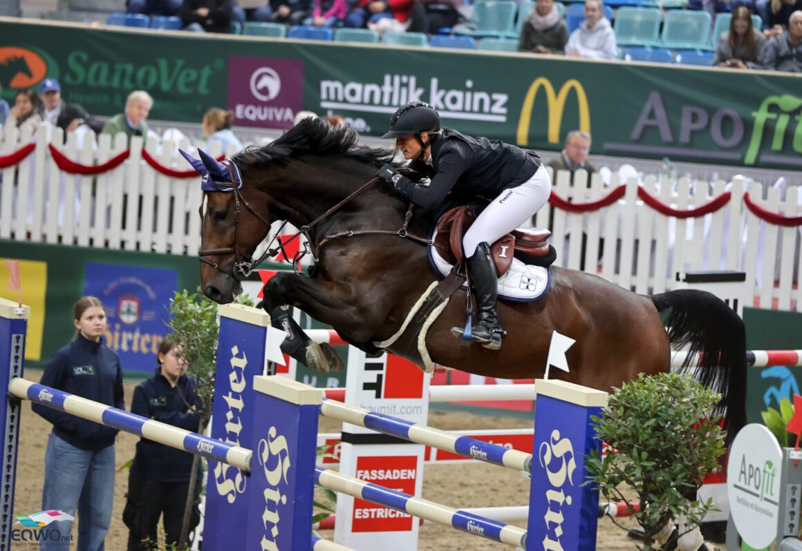 Von Wiener Neustadt nach Oslo! Katharina Rhomberg (V) ist mit ihren beiden Top-Pferden beim Weltcup-Auftakt in Finnland am Start. © EQWO.net | Petra Kerschbaum