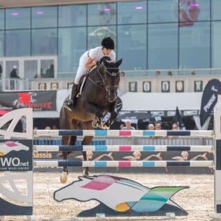 Die Reederei-Erbin Athina Onassis (GRE) ist eine wahre Pferdenärrin. Am Foto ist sie im Sattel des Hannoveraner-Hengstes Cinsey bei den Vienna Masters 2016 zu sehen. © Michael Graf