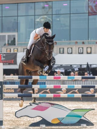 Die Reederei-Erbin Athina Onassis (GRE) ist eine wahre Pferdenärrin. Am Foto ist sie im Sattel des Hannoveraner-Hengstes Cinsey bei den Vienna Masters 2016 zu sehen. © Michael Graf