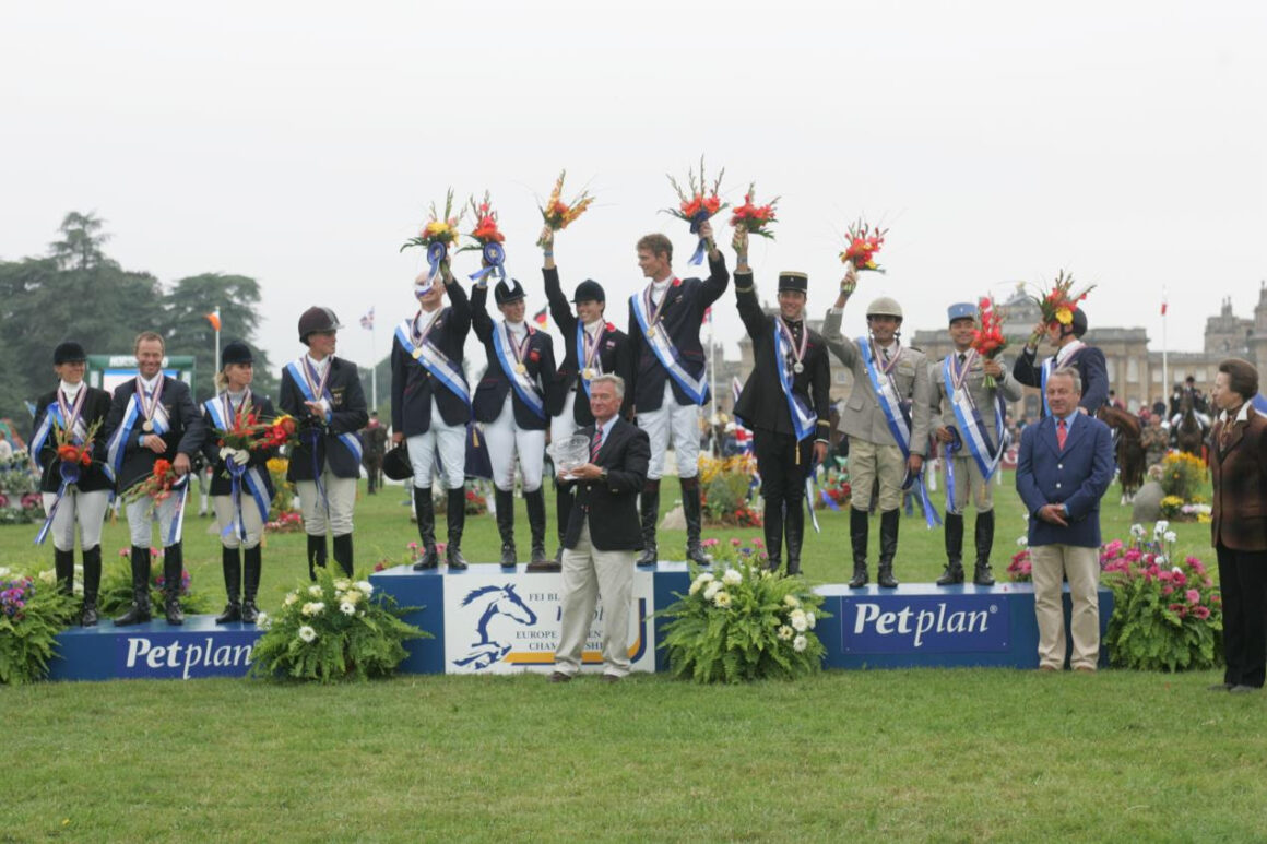 Bereits 2005 war das Blenheim Palace Austragungsort der Vielseitigkeits-Europameisterschaft. Damals sicherte sich das Gastgeberland Team-Gold vor Frankreich und Deutschland. © FEI/Kit Houghton