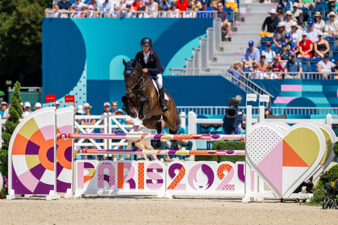 Mit Team-Gold und Rang vier in der Einzelwertung bei Olympia war Tom McEwen's (GBR) JL Dublin der erfolgreichste Nachkomme von Diarado im Jahr 2024. © FEI/Benjamin Clark