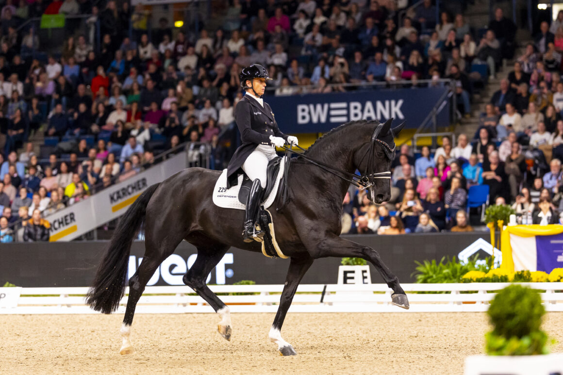 Isabell Werth (GER) und Wendy de Fontaine tanzten in der Weltcup-Kür von Stuttgart verdient zum Sieg. © FEI | Leanjo de Koster