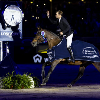 Mit einem pfeilschnellen und fehlerfreien Ritt im Stechen sicherten sich Richard Vogel und United Touch S den Sieg im Weltcup-Springen von Stuttgart. © FEI | Leanjo de Koster