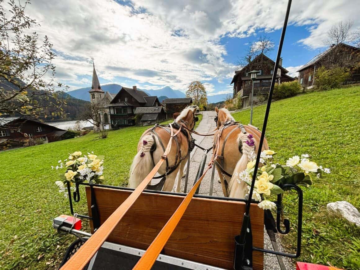 Gewinne eine romantische Kutschfahrt im Narzissendorf Zloam! © Narzissendorf Zloam