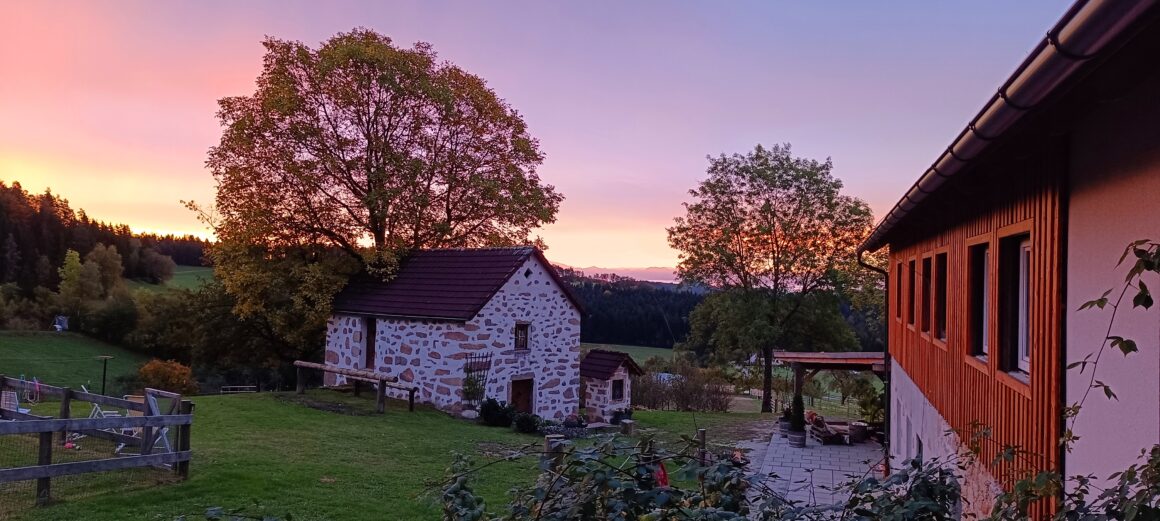 Der malerische Erlebnishof Steinkellnergut liegt im Mühlviertel. © Steinkellnergut