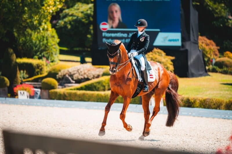 Top-Ten! Florentina Jöbstl (ST) und Bodyguard tanzen in Kronberg auf Platz neun in der EM-Kür der Young Rider. © Helene Iljazovic