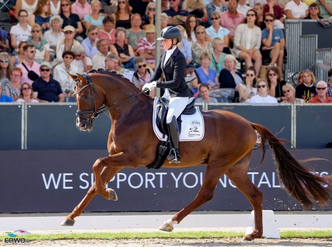 Die gebürtige Kärntnerin Lisa Wernitznig (OÖ) stellte in Verden Victoria Max-Theurers Birkhof's Viva Diamond DSP vor. © EQWO.net | Petra Kerschbaum