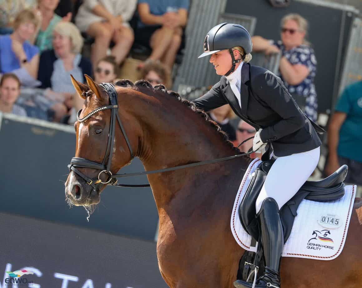 Die gebürtige Kärntnerin Lisa Wernitznig (OÖ) stellte in Verden Victoria Max-Theurers Birkhof's Viva Diamond DSP vor. © EQWO.net | Petra Kerschbaum