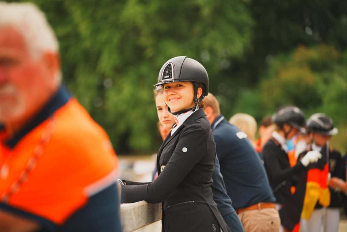Hanni Dearing-Schumach grinst zurecht! Mit zwei Spitzen-Platzierungen auf den Rängen sieben und acht geht es in das Children-Finale. © Helene Iljazovic