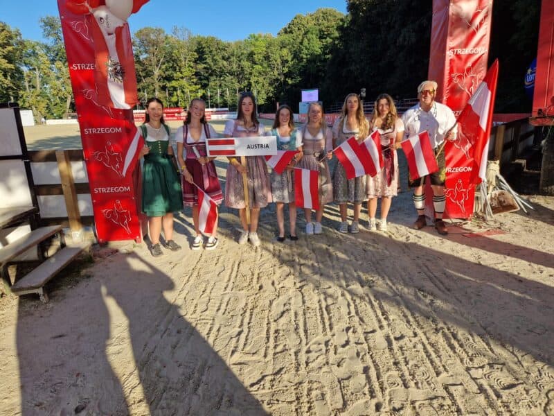 Für Österreich gehen in Strzegom drei Junioren und drei Junge Reiter an den Start. © privat